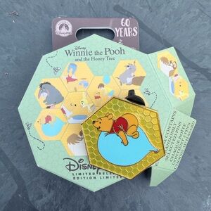 Disney Winnie the Pooh Gold & Yellow Honeycomb Collector Pin